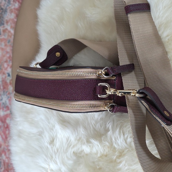 Gorgeous Dooney & Bourke Alpine Ambler 20 Grape Crossbody Bag 💜🎁 - Picture 4 of 16
